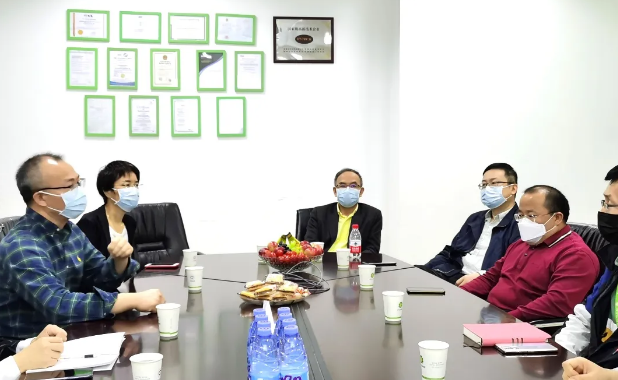 中检丽江公司高总率队慰问中检bifa必发员工