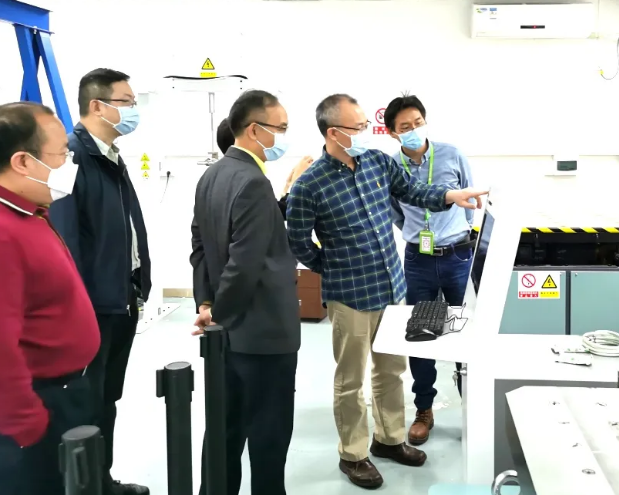 中检丽江公司高总率队慰问中检bifa必发员工